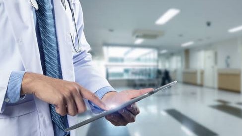 Hospital consultants to be offered three-month contracts to see only public patients